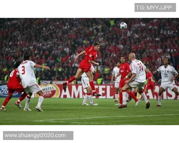 足球明星在俱乐部拼搏的精彩瞬间与背后的奋斗故事